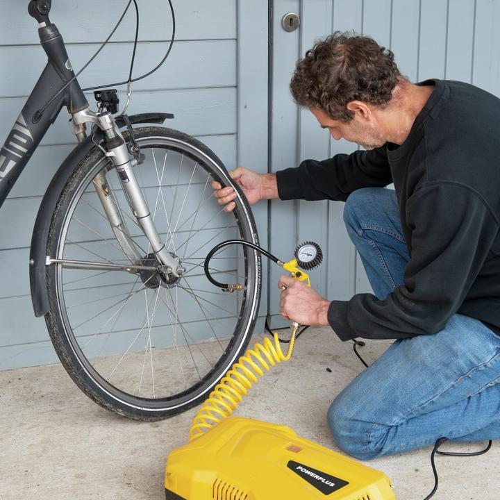 Actual product image Powerplus Compressor 1100W + 11acc (8 bar)