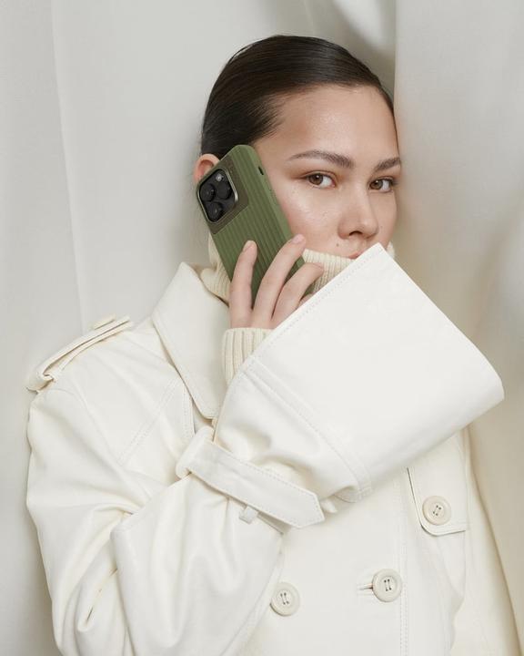 Image du produit Nudient Coque arrière Bold Case iPhone 15 Pro vert olive (Apple iPhone 15 Pro)