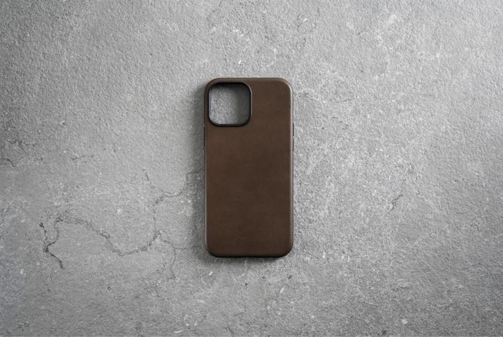 Actual product image Nomad Back Cover Modern Leather iPhone 14 Plus Brown (Apple iPhone 14 Pro Max)