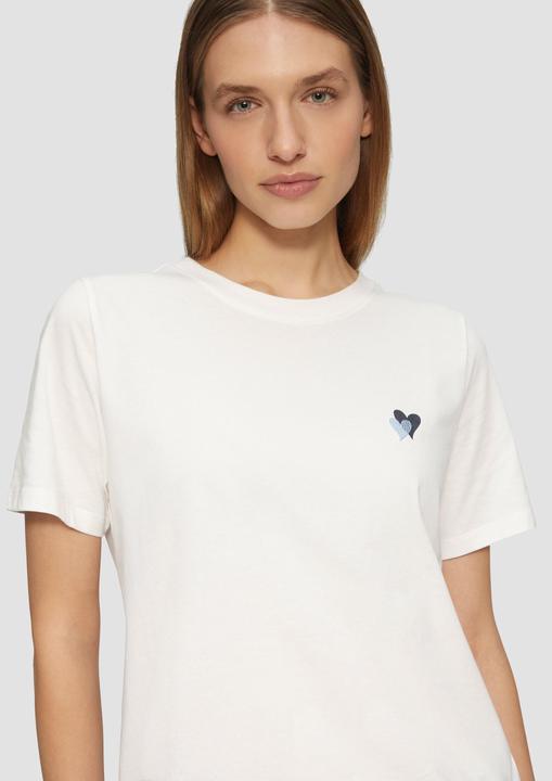 Produktbild S.Oliver T-Shirt T-Shirt im Relaxed Fit mit Herz-Stickerei (42)