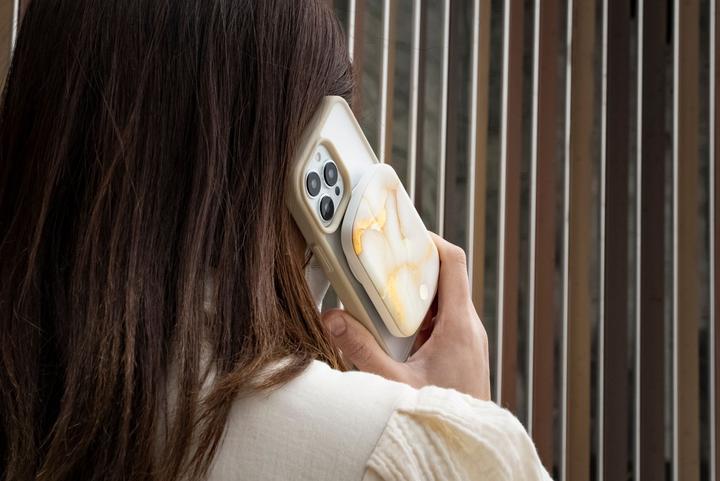 Actual product image Laut MagSafe - Power Banks - White (5000 mAh, 15 W, 19.25 Wh)