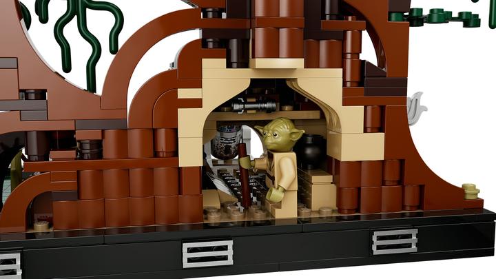 Actual product image LEGO Jedi Training on Dagobah - Diorama (75330, LEGO Star Wars)