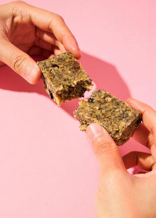 Actual product image KoRo Organic baked oat bar lemon poppy seed (15 pcs., 900 g)