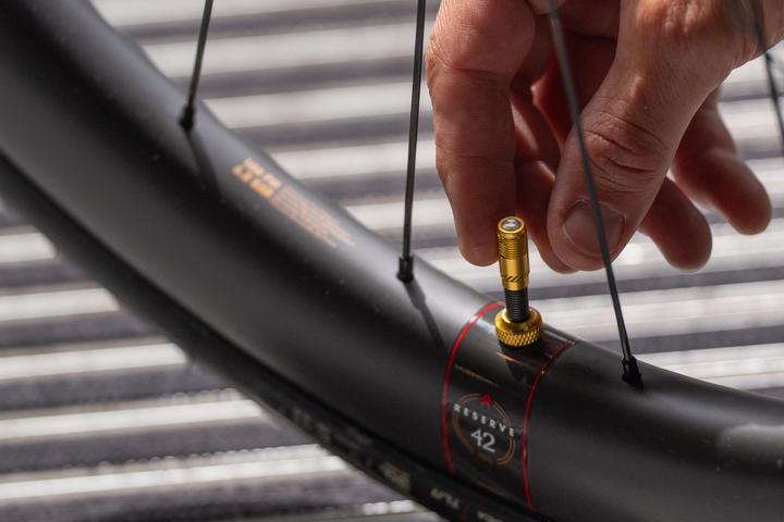 Produktbild BBB Presta CoreCap gold, 2 Stück (23 mm)