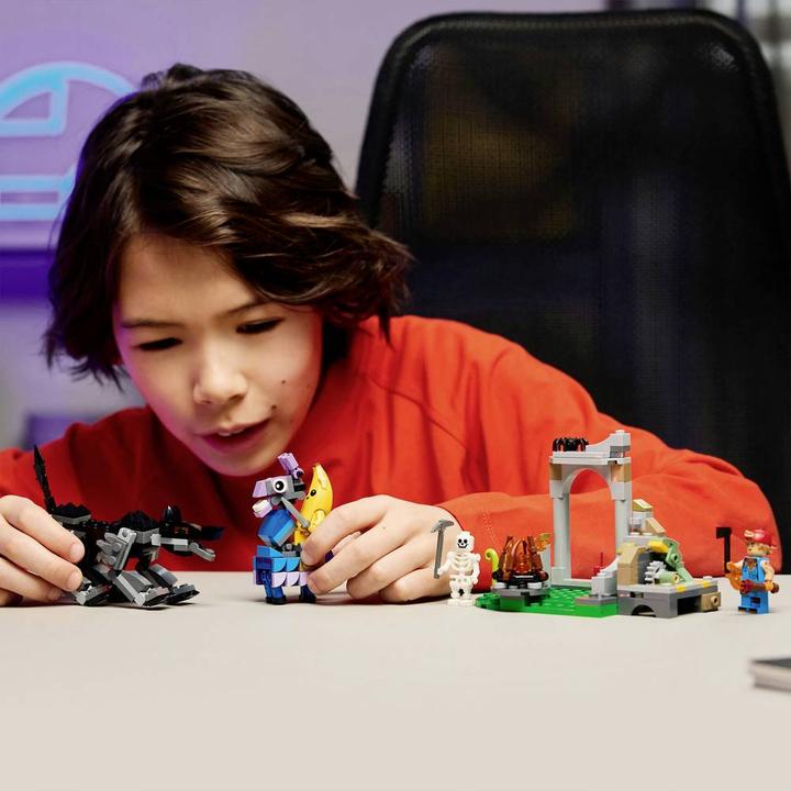Actual product image LEGO Fortnite The camp of Schali and the spark plug artist (77075, LEGO Fortnite)