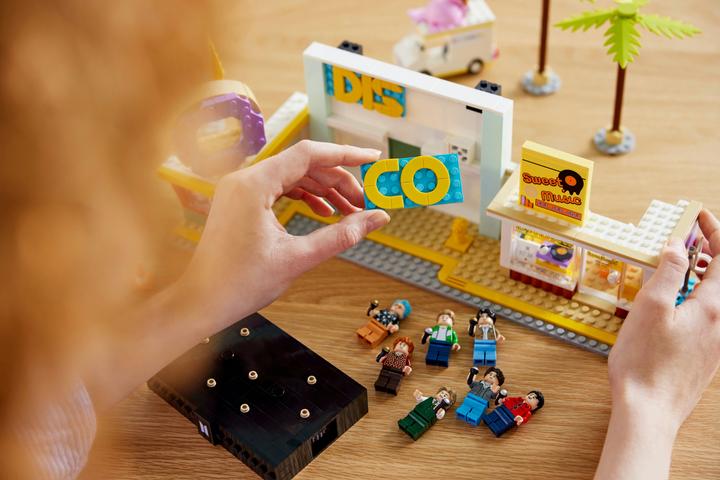 Image du produit LEGO Ideas BTS Dynamite (21339, LEGO Ideas, LEGO difficiles à trouver)