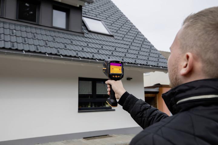 Actual product image Testo 883-2 Thermal imaging camera -30 to 650°C 27Hz WiFi, touchscreen