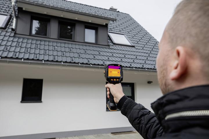 Actual product image Testo 883-2 Thermal imaging camera -30 to 650°C 27Hz WiFi, touchscreen