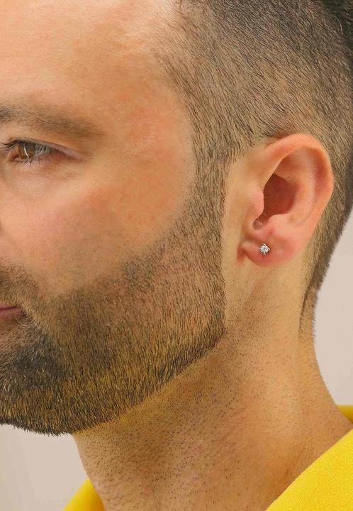 Actual product image Muau Stud earrings 4-handle setting (White gold 750)