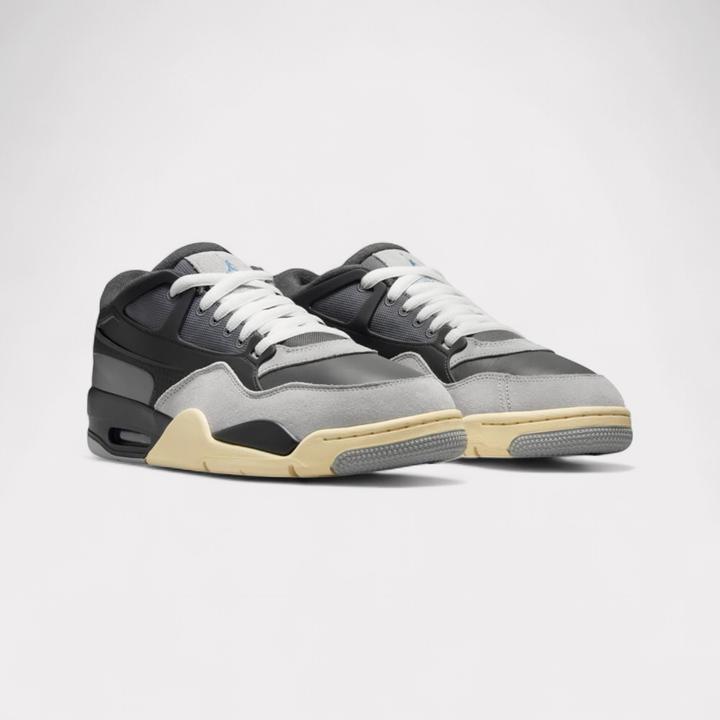 Produktbild Nike Air Jordan 4 RM (42)