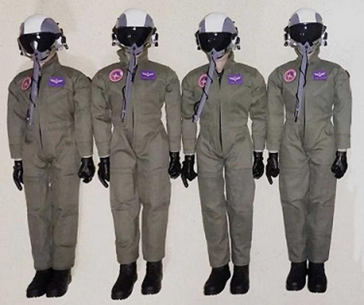 Actual product image Planet-Hobby 1/6 pilot figure jet with helmet green Height 315mm, width 110mm, depth 60mm Weight 160g