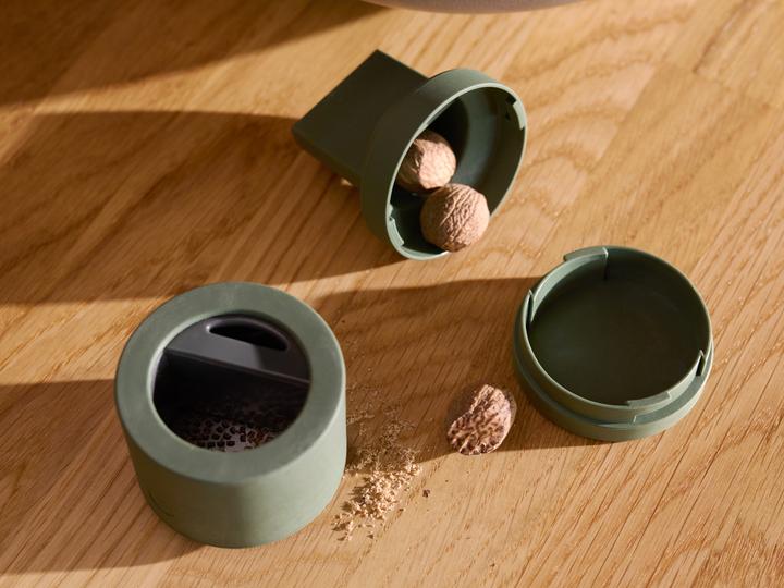 Actual product image Crush Grind Nutmeg Mill Billund 7.6 cm, Dark Green (Nut)