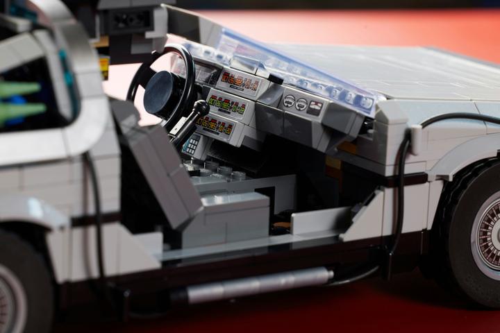 Produktbild LEGO Zeitmaschine aus Zurück in die Zukunft (10300, LEGO Icons, LEGO Seltene Sets)