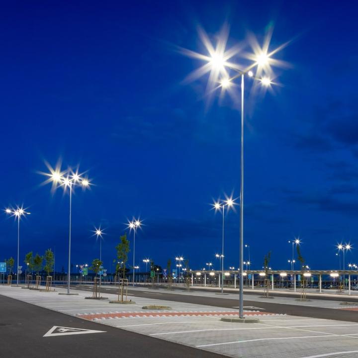 Produktbild Luxula LED-Strassenleuchte, EEK: F, 30W, 3000lm, 3000K, IP65, grau (3000 lm, IP65)