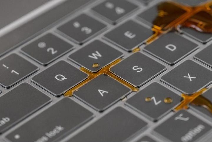 Produktbild Moshi ClearGuard MB Keyboard Protector for MB 12/Pro 13 (Thunderbolt 3/USB-C without Touch Bar, EU)