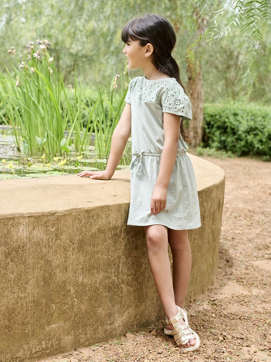 Actual product image Vertbaudet Mädchen Kleid mit Lochstickerei (98)
