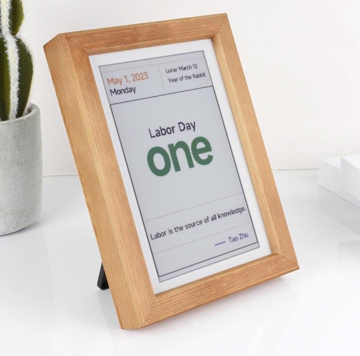 Actual product image WaveShare PhotoPainter (800 x 480 pixels)