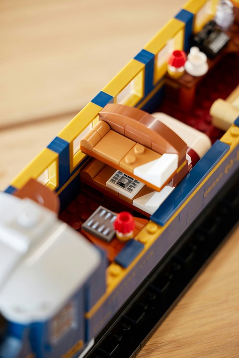 Actual product image LEGO 21344 The Orient Express (21344, LEGO Ideas, LEGO Rare Sets)