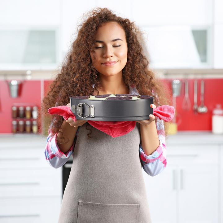 Actual product image Relaxdays XL Baking Pan Heart, Romantic Cakes