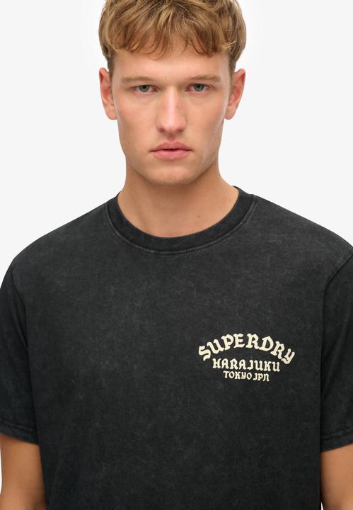 Produktbild Superdry Neo Trad Locker geschnittenes T-Shirt mit Tattoo-Grafik (L)