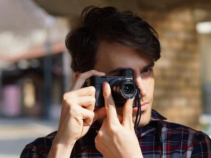 Produktbild Sony Cyber-shot DSC RX100 III (24 - 70 mm, 20.10 Mpx, 1")
