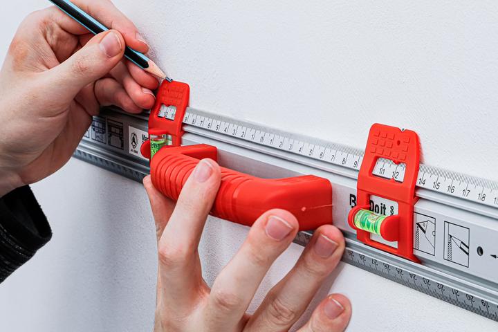 Produktbild BGS Schneid- und Markierlineal mit Griff und Wasserwaage 750 mm (75 cm)