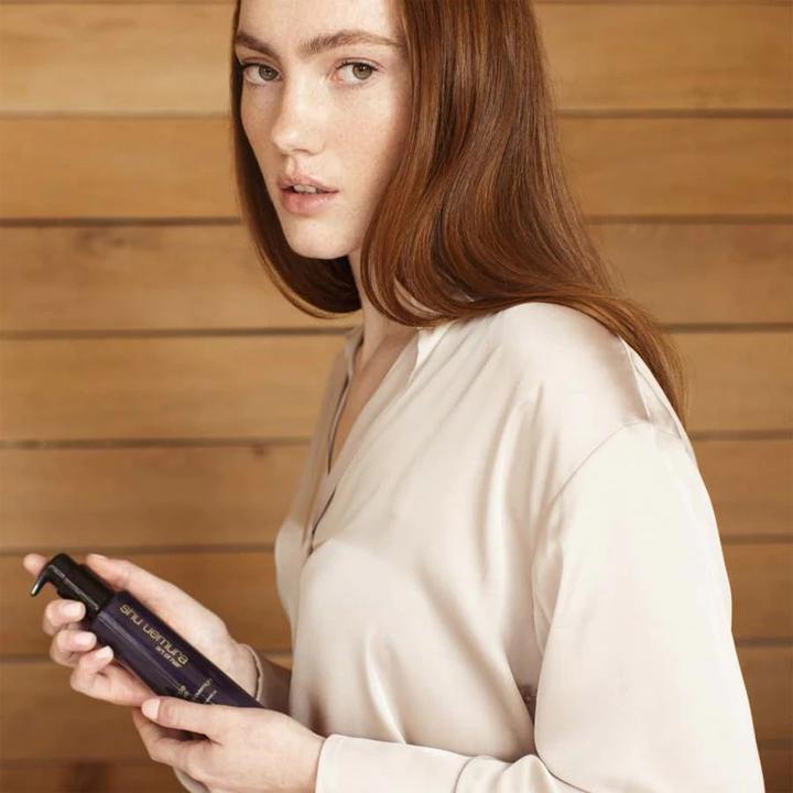 Image du produit Shu Uemura Essence Absolue Nourishing Overnight Hair Serum (sérum capillaire de nuit) (150 ml)