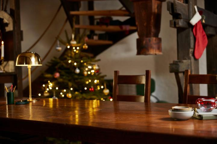 Image du produit LEGO La rue principale décorée pour Noël (10308, LEGO difficiles à trouver)