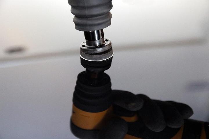 Produktbild Mirka Akkubetriebene Exzenterschleifmaschine mit 2 Akkus und Ladegerät (Exzenterschleifer, Schwingschleifer)