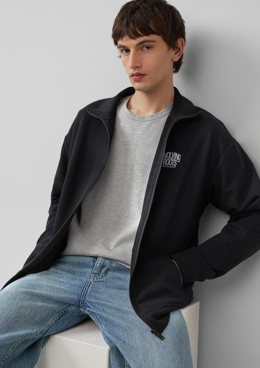Produktbild s.Oliver Sweatshirt Jacke Sweatshirt-Jacke mit Stehkragen und Frontprint (L, XL)