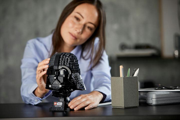 Actual product image LEGO Darth Vader Helmet (75304, LEGO Star Wars)