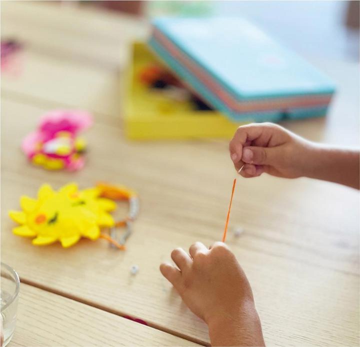 Actual product image Artista Sewing kit pendant