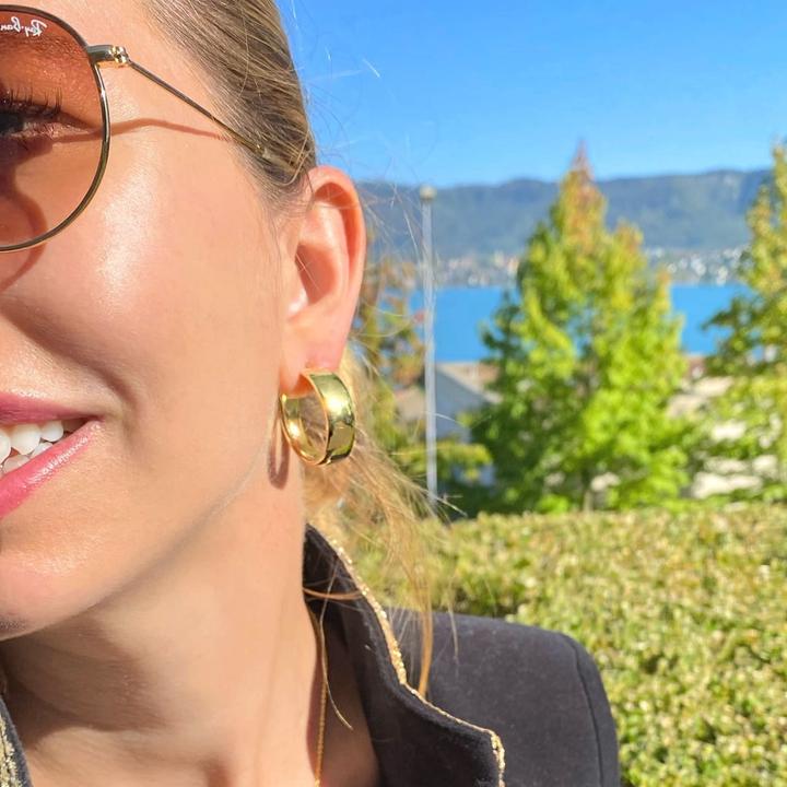 Actual product image Candy Tomi hoop earrings, 925 sterling silver, gold-plated (925 sterling silver, 18k gold-plated)