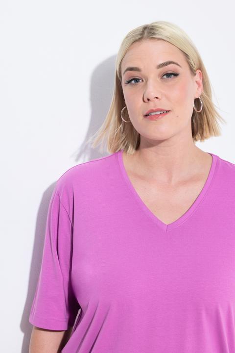 Immagine prodotto Ulla Popken T-shirt dalle linee morbide con scollo a V e mezze maniche (42, 44)