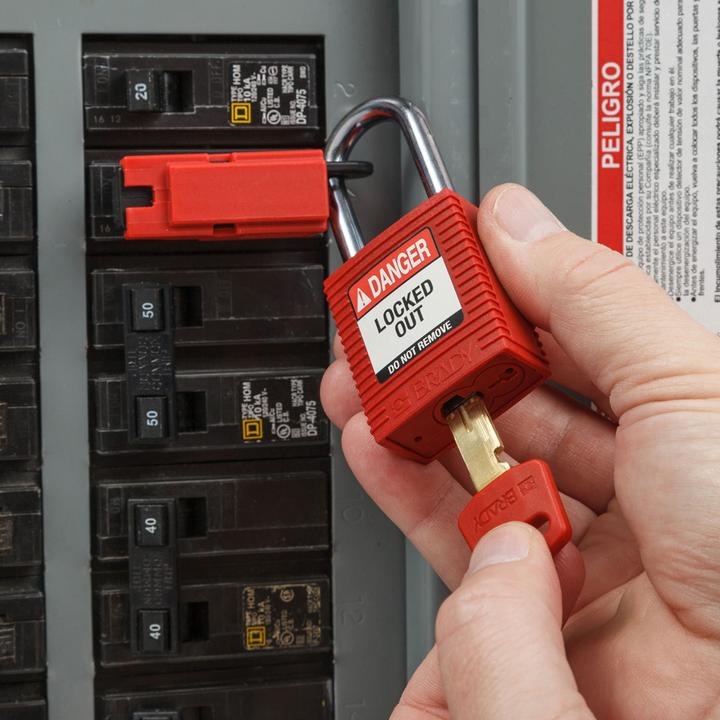 Actual product image Brady Safekey nylon safety lock with steel shackle, red, shackle height 38 mm, shackle diameter 6.4 mm
