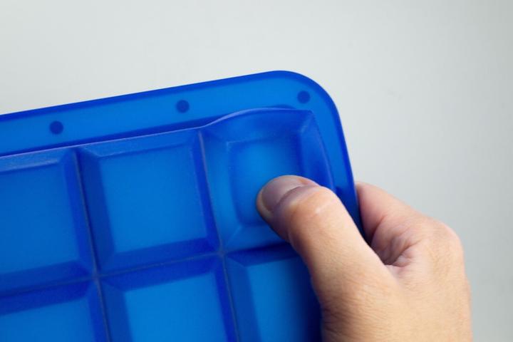 Actual product image Lurch Ice former Arctic Cube 4x4cm blue/transparent