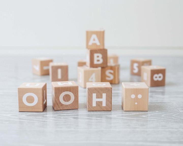 Produktbild Ooh Noo - Holzklötze mit weissen Buchstaben