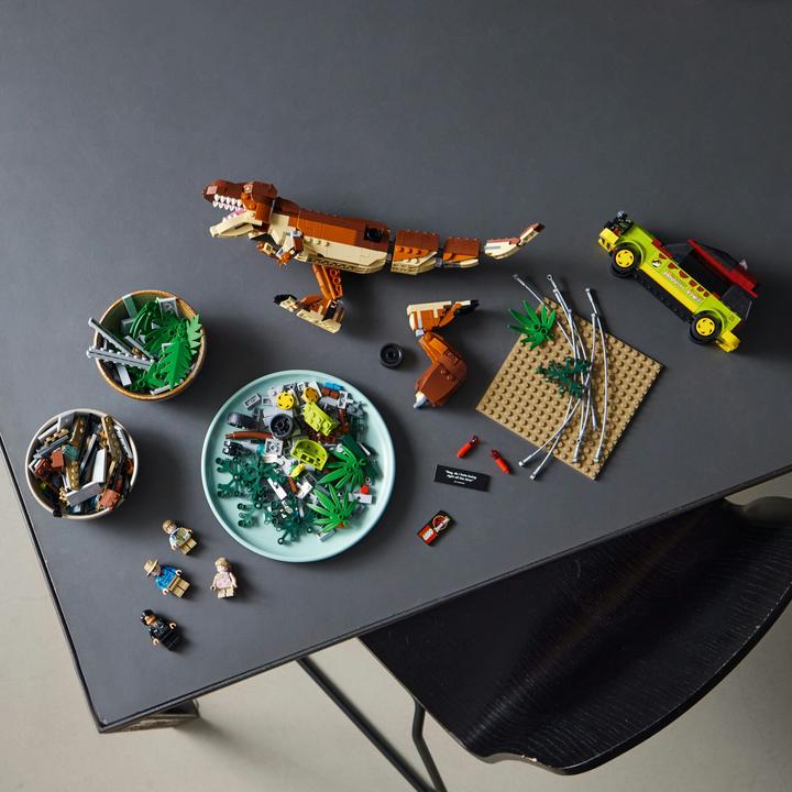 Produktbild LEGO Ausbruch des T. Rex (76956, LEGO Seltene Sets)