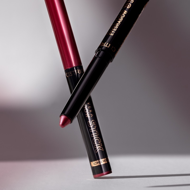 Actual product image Catrice Aloe Vera Eyeshadow Stick (cranberry crush)