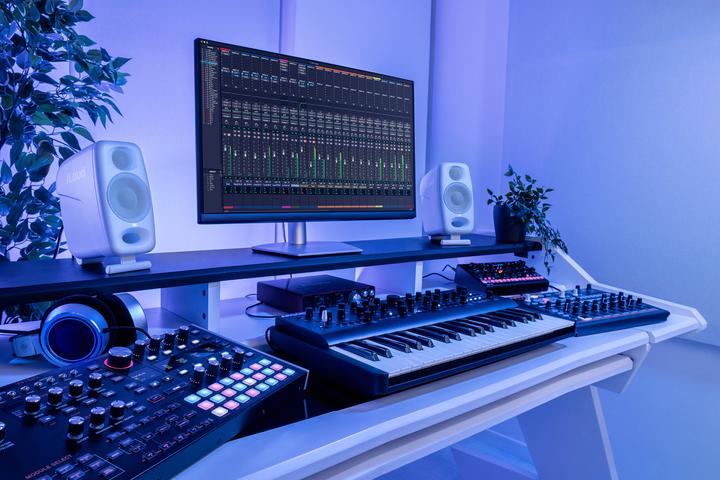 Actual product image IK Multimedia iLoud Micro Monitor Pro Pair (Active, Pair, 2x 50 W)