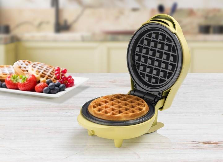 Actual product image Bestron Mini waffle maker yellow