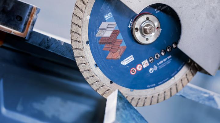 Produktbild Bosch Professional Zubehör Expert MultiMaterial Diamanttrennscheiben, 230 x 22,23 x 2,4 x 15 mm