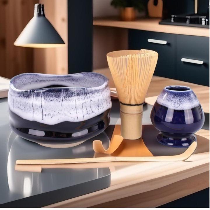 Bleu foncé avec inclusions blanches