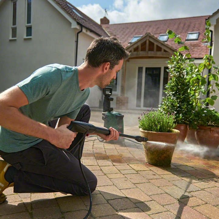 Actual product image Bosch Home & Garden Universal Aquatak 135 (Electrical connection)