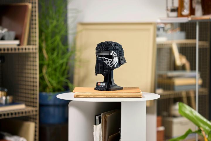 Actual product image LEGO Kylo Ren helmet (75415, LEGO Star Wars)