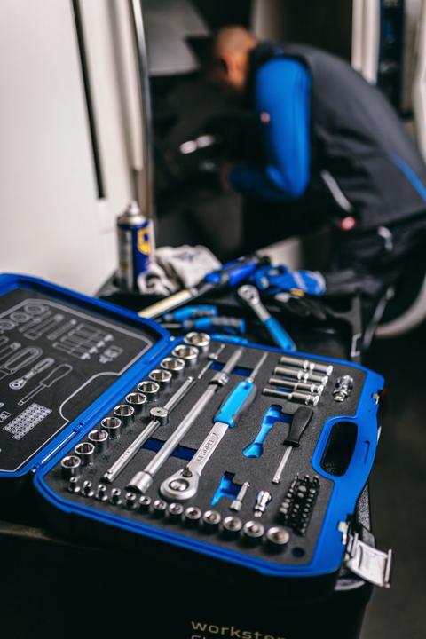 Produktbild Gedore 19 BMC 20 Steckschlüssel-Satz 1/4"+1/2" (32 mm, 19 mm, 6 mm, 12 mm, 24 mm, 14 mm, 22 mm, 16 mm, 23 mm, 10  mm, 21 mm, 18 mm, 27 mm, 7 mm, 31 mm, 17 mm, 11 mm, 5 mm, 15 mm, 26 mm, 30 mm, 8 mm, 28 mm, 9 mm, 29 mm, 13 mm, 20 mm, 25 mm, 4 mm)