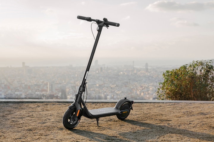 Produktbild Segway-Ninebot F2 D (20 km/h, 40 km, 400 W)