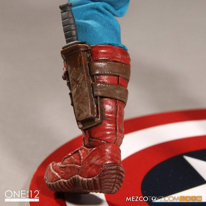 Actual product image Mezco Toys Marvel Universe: 1/12 Captain America
