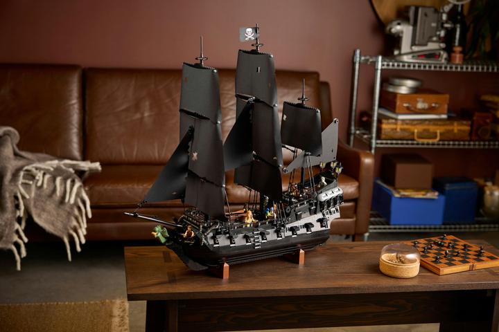 Image du produit LEGO Le bateau pirate du capitaine Jack Sparrow (10365, LEGO Icons)