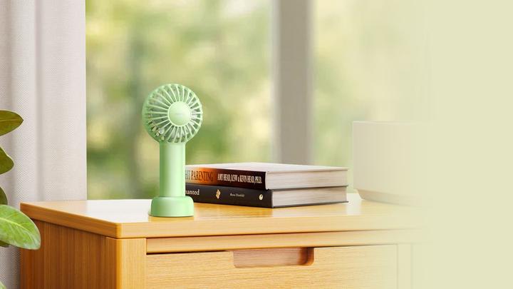 Produktbild Remax Mini Handventilator inkl. Ständer, 3 Stufen, Weiss